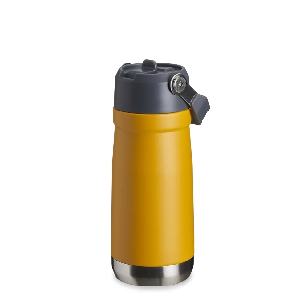 Garrafa térmica inox 500ml com bico flip amarela com tampa cinza e base metálica em fundo branco