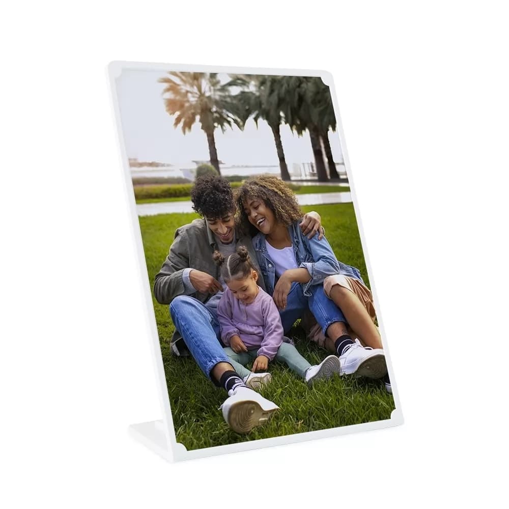 Expositor porta-retrato A4 de mesa exibido nas cores preto e branco com fotos ilustrativas de cães