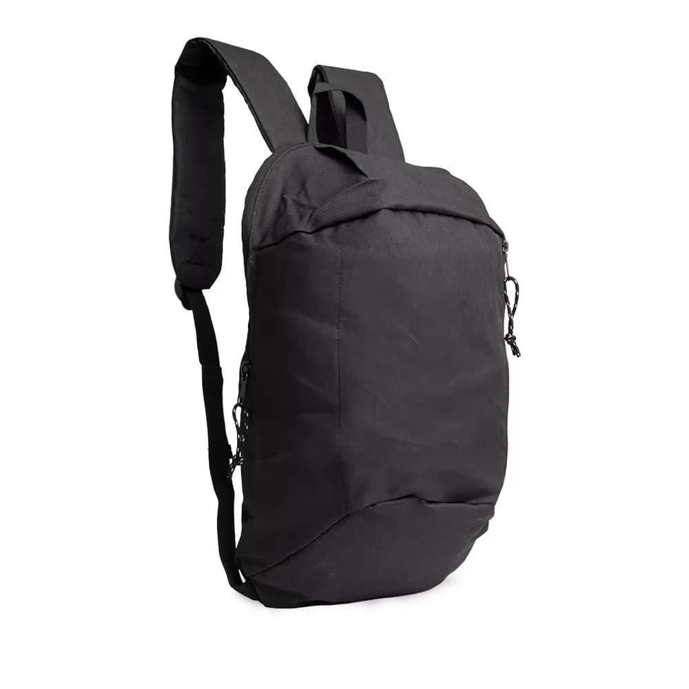 Mochila em rPET de 9 litros preta lisa exibida em ângulo sobre fundo branco