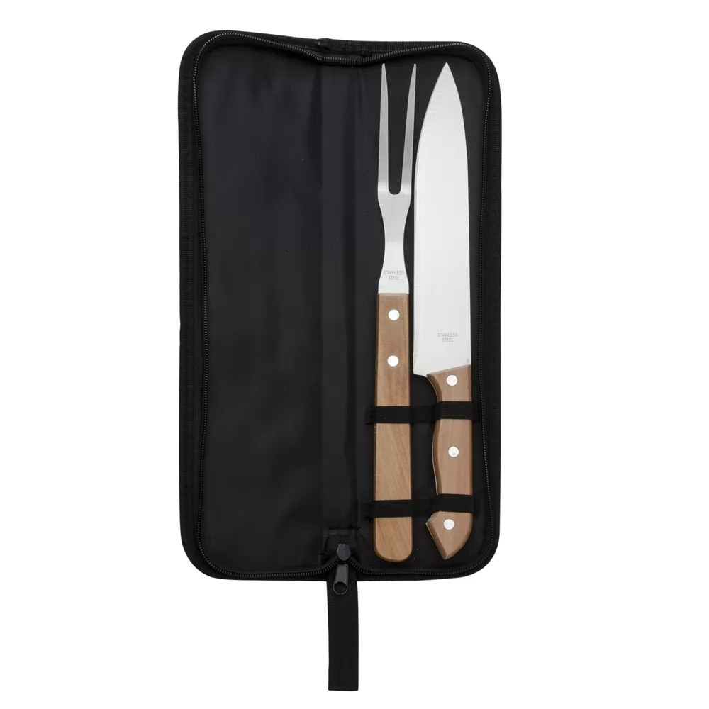 Estojo de transporte preto fechado com zíper para kit churrasco em fundo branco
