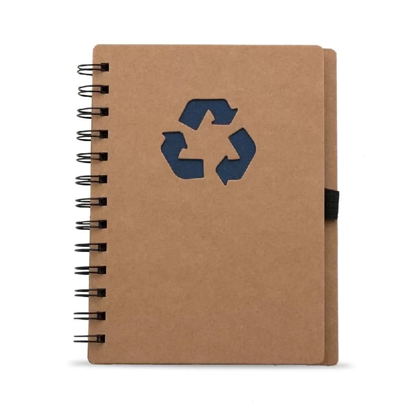 Bloco de anotações ecológico em capa kraft com recorte do símbolo de reciclagem vazado e espiral preto