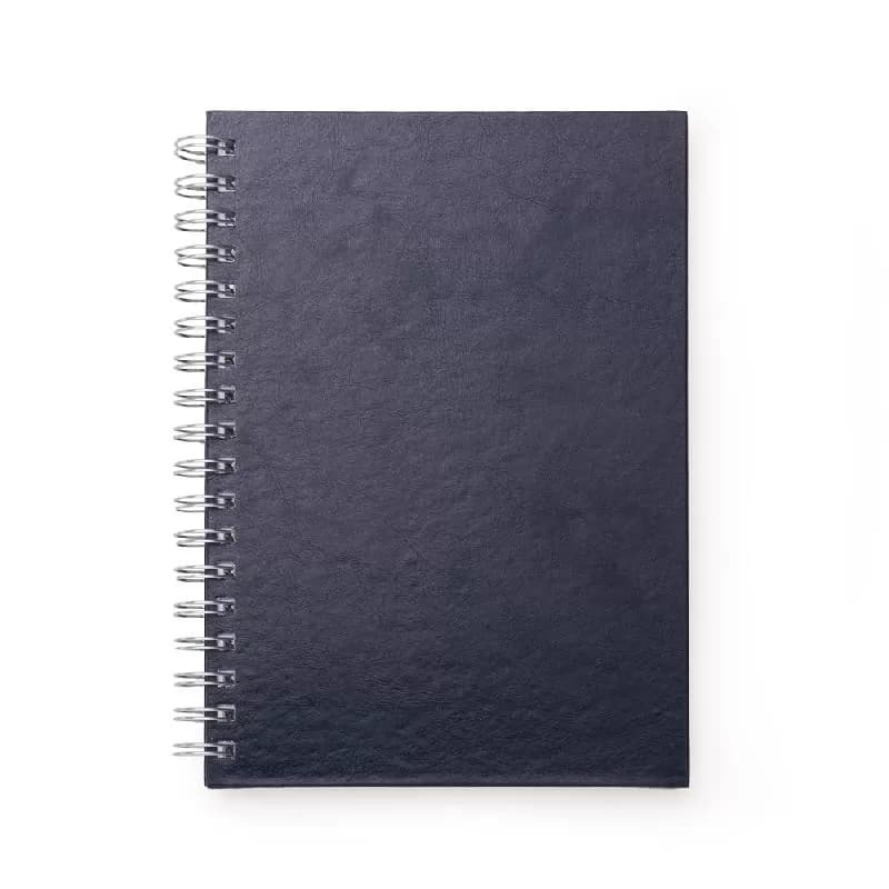 Caderno de couro sintético azul escuro com espiral metálico duplo visto de frente