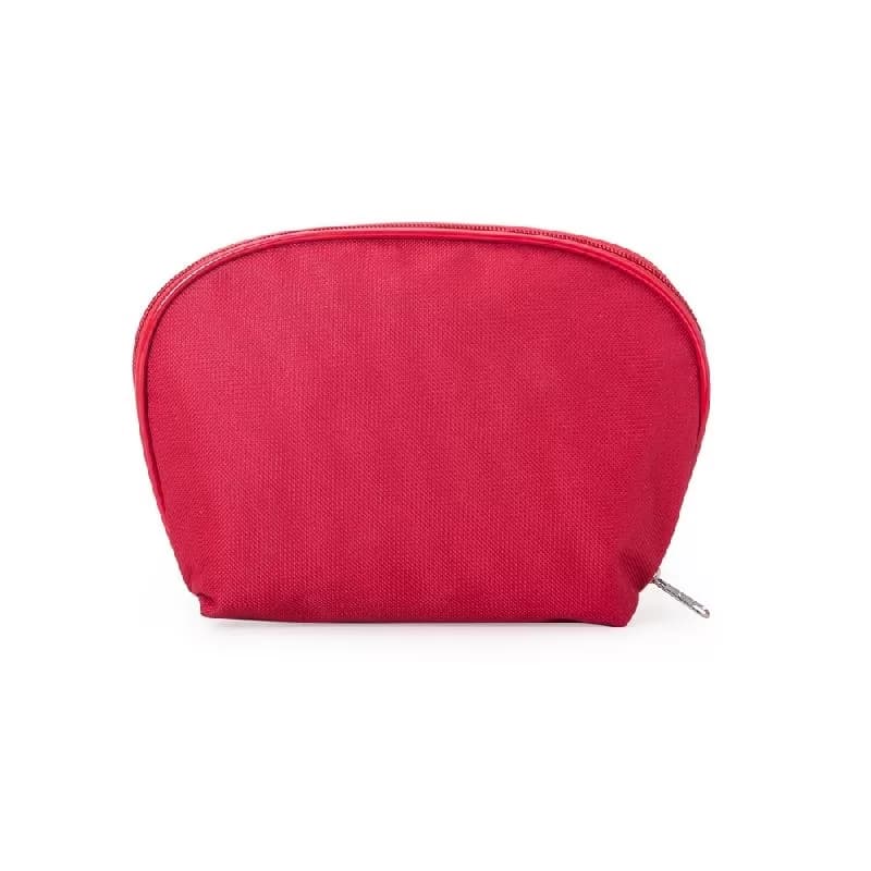 Necessaire de nylon vermelha em formato semicircular com zíper vista de frente sobre fundo branco