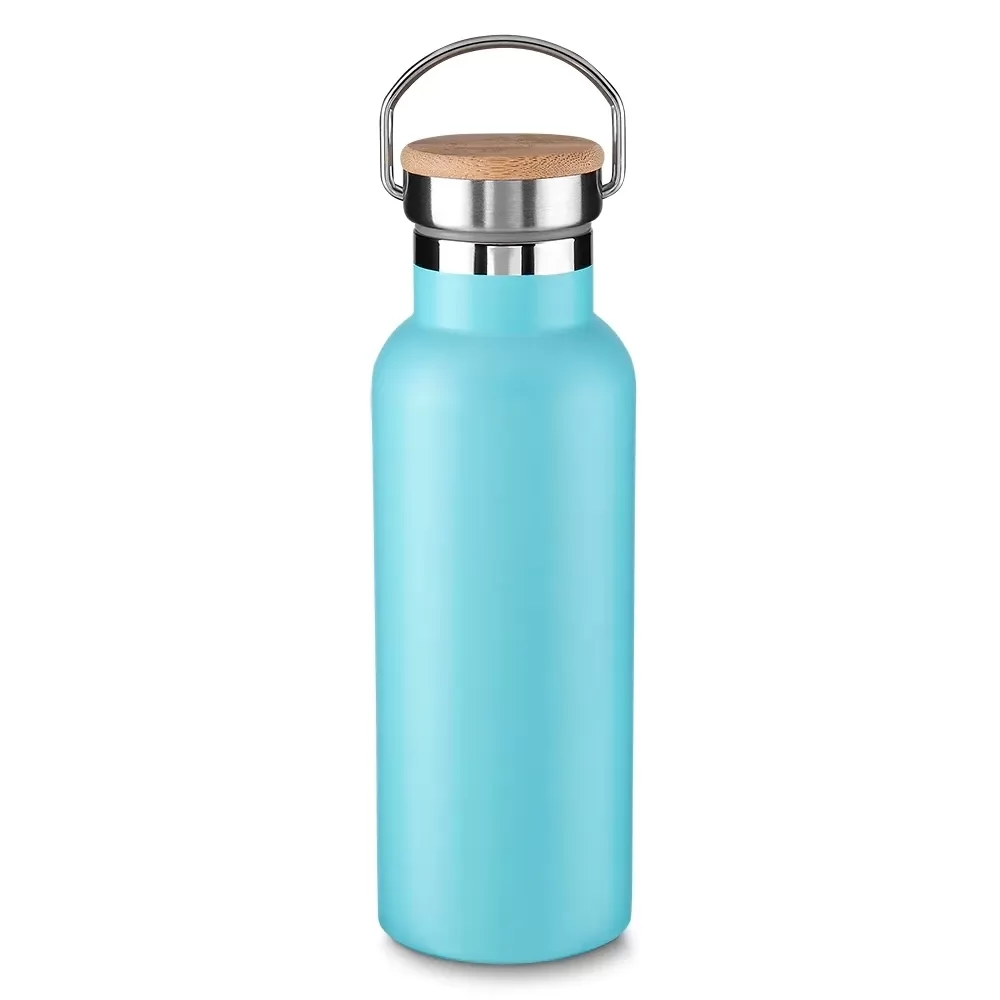 Garrafa térmica inox 500 ml turquesa com tampa em bambu e alça metálica em fundo branco