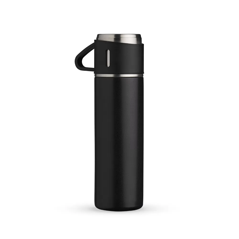 Garrafa térmica de inox 450ml preta com tampa e alça lateral em fundo branco