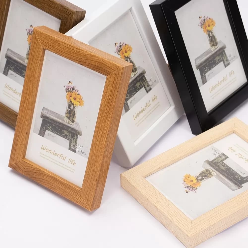 Porta-retratos de PVC com efeito madeira em várias cores, incluindo tons de madeira, branco e preto