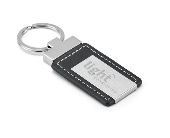Chaveiro Kendal em couro preto com costura branca e placa de metal personalizada