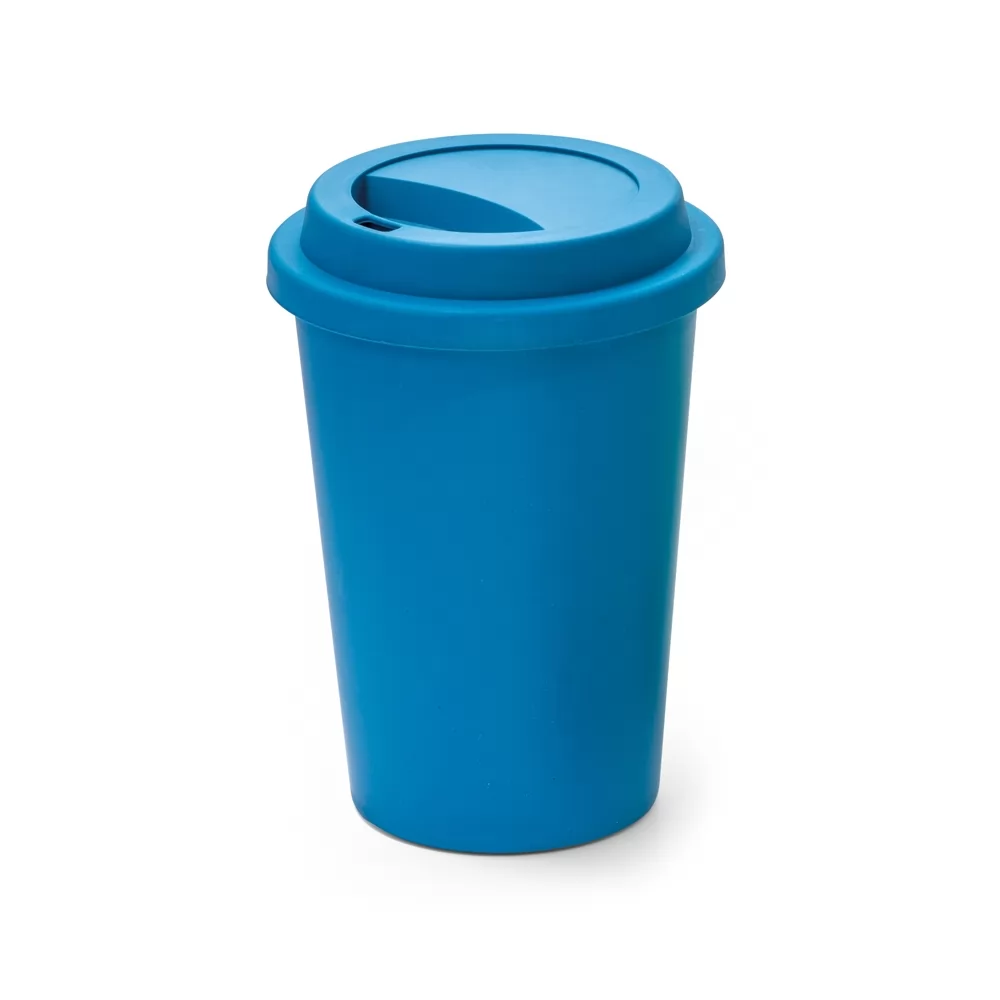 Copo para viagem Bacuri na cor azul com tampa protetora sobre fundo branco