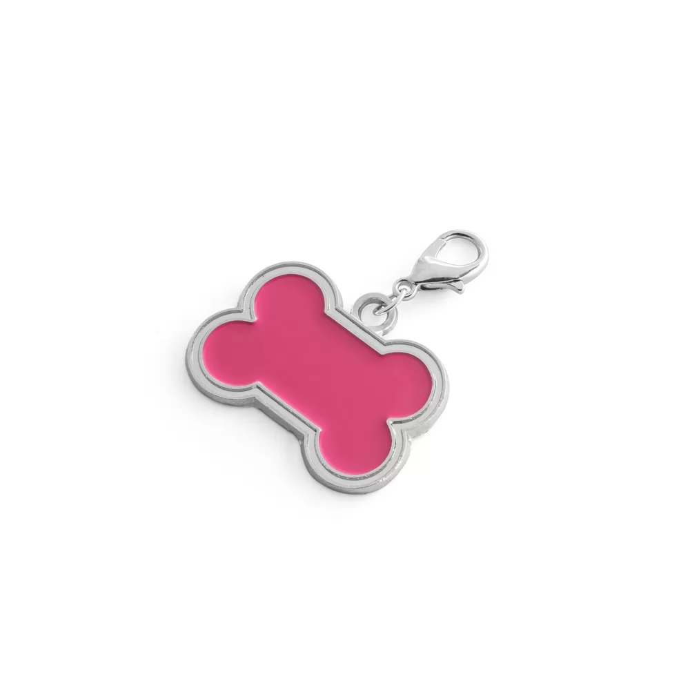 Chaveiro em formato de osso rosa com acabamento em metal prateado e fecho mosquetão sobre fundo branco