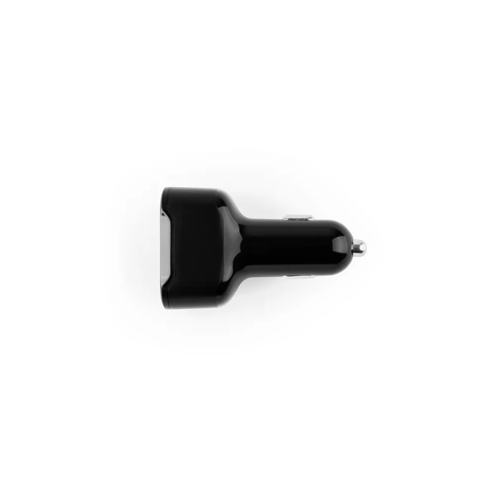 Adaptador de isqueiro preto em plástico brilhante visto de perfil em fundo branco