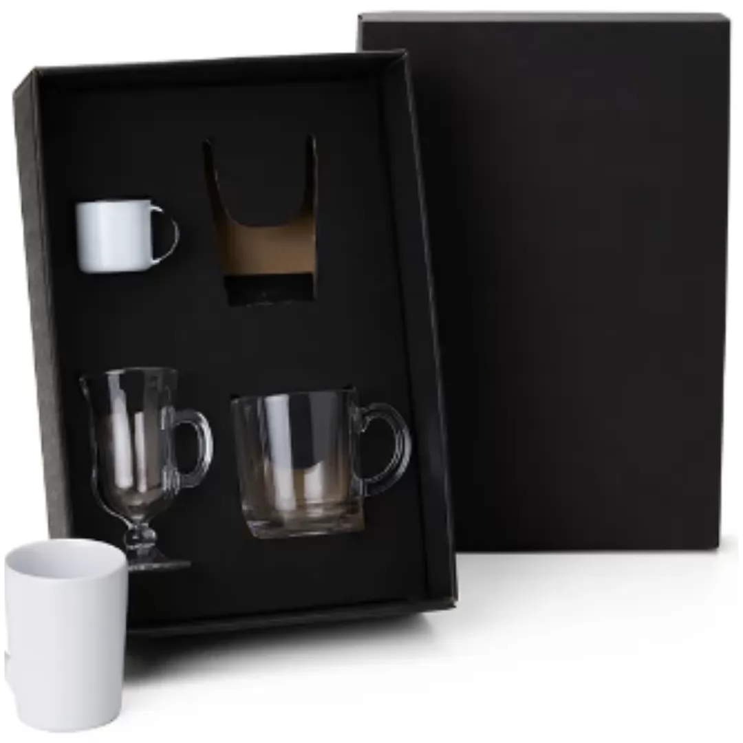 Jogo de canecas para café e chá com itens em vidro e cerâmica branca acompanhados de estojo preto