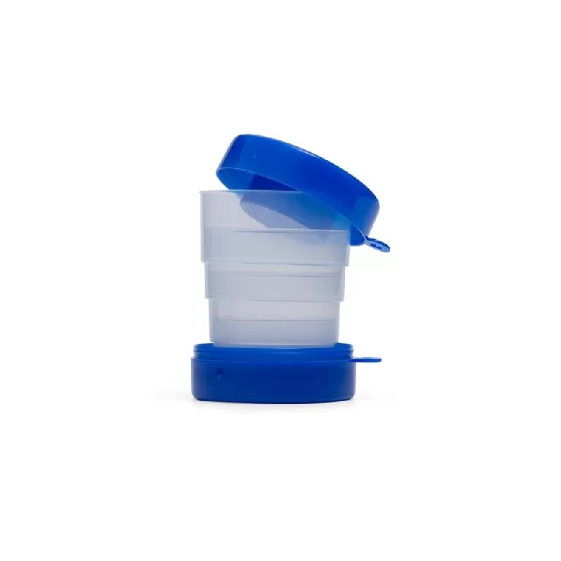 Copo retrátil de plástico aberto com corpo translúcido e detalhes em azul sobre fundo branco