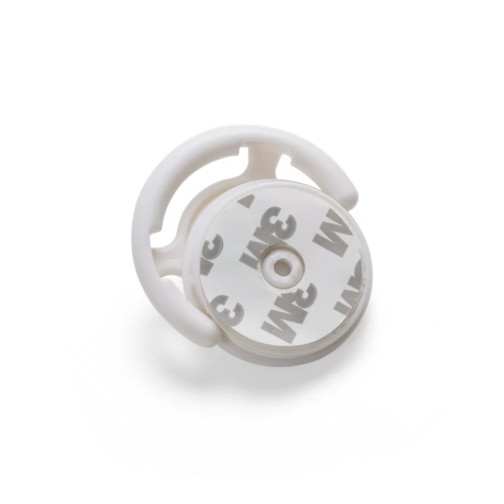 Pop socket para celular branco de plástico com adesivo 3M na base visto em ângulo superior