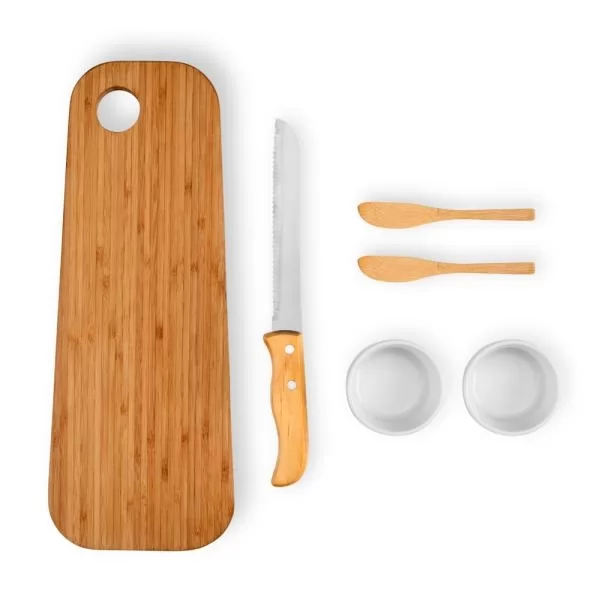 Kit para pão e petisco em bambu com tábua, faca de serra, espátulas e potes de cerâmica em vista superior